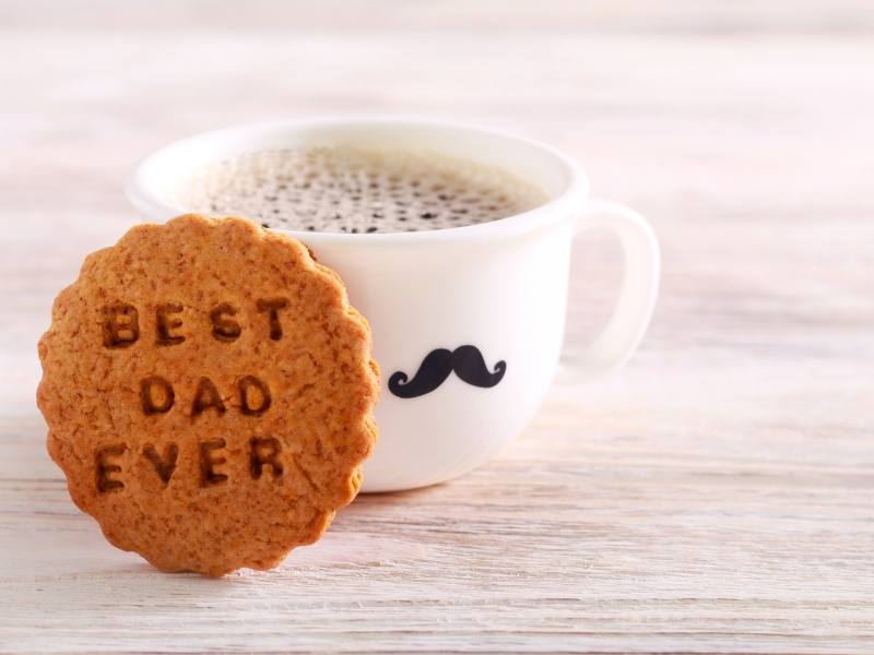 coffee cup with mustache and best dad ever biscuit