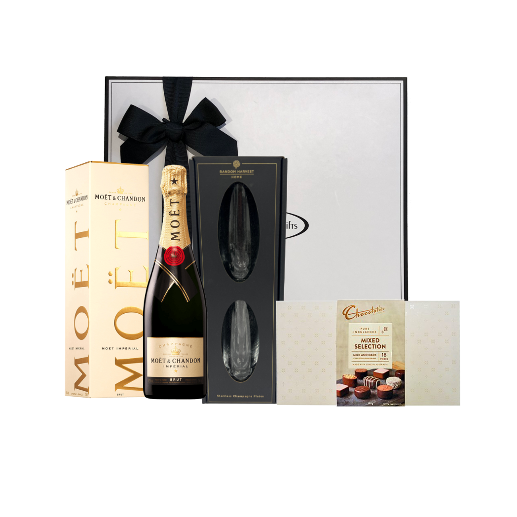 Moët & Chandon Champagne & Champagne Flutes